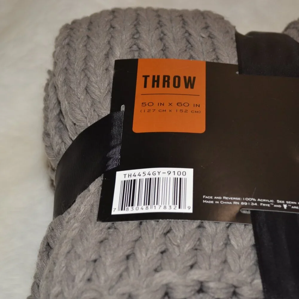 Frye Lord & Taylor NEW Gray Chunky Knit Cozy Warm 50x60 Throw Blanket